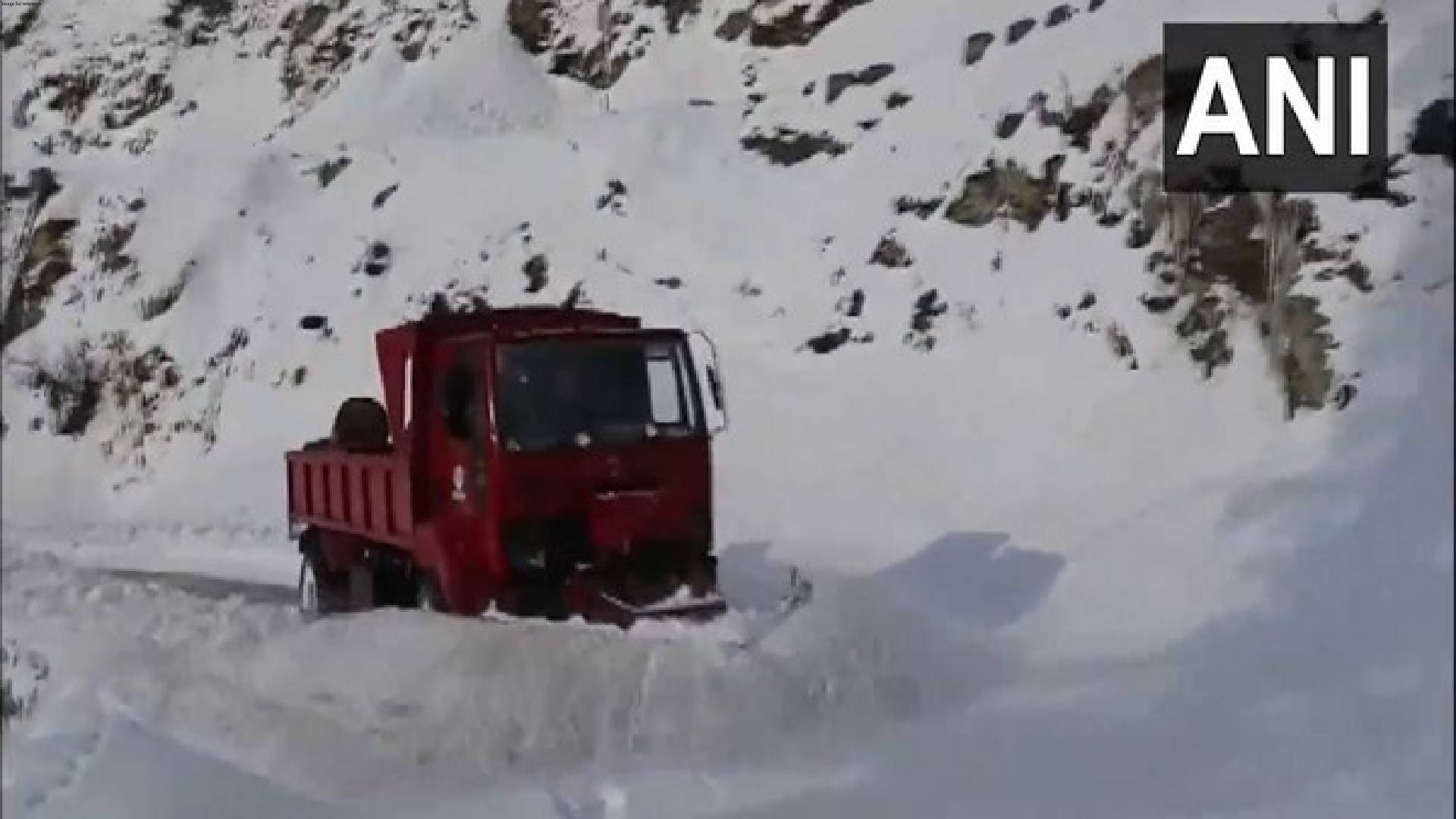 J-K: Snow clearance operation underway in Poonch's avalanche-hit area